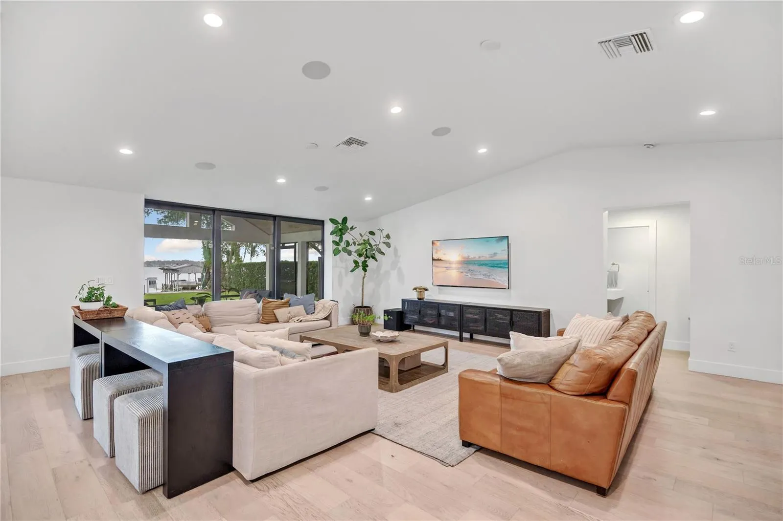 6922 SEMINOLE DR