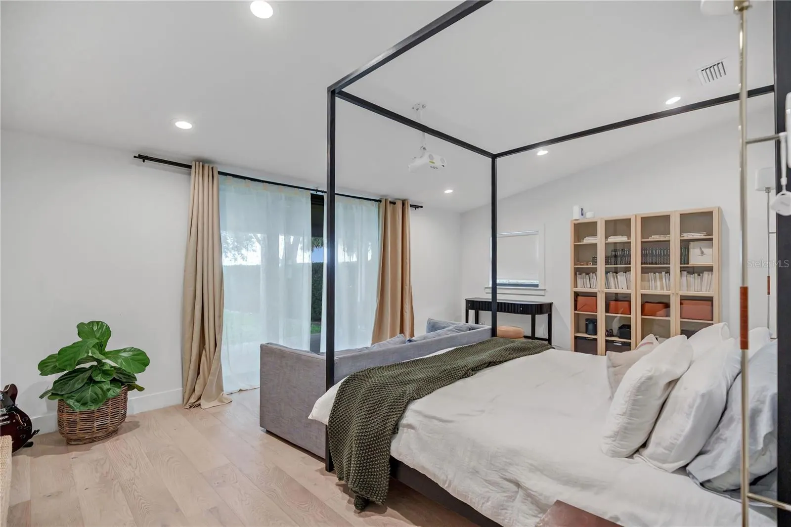 6922 SEMINOLE DR