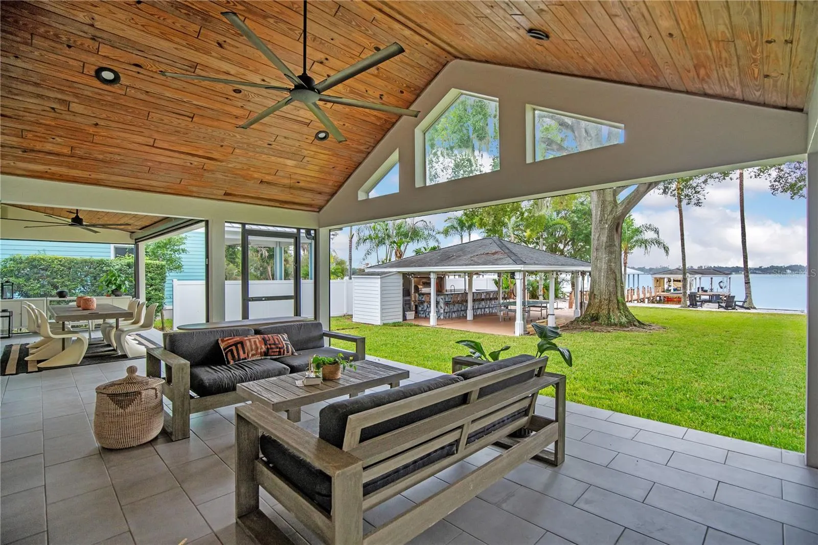 6922 SEMINOLE DR