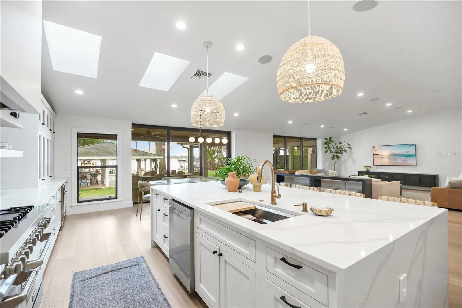 6922 SEMINOLE DR