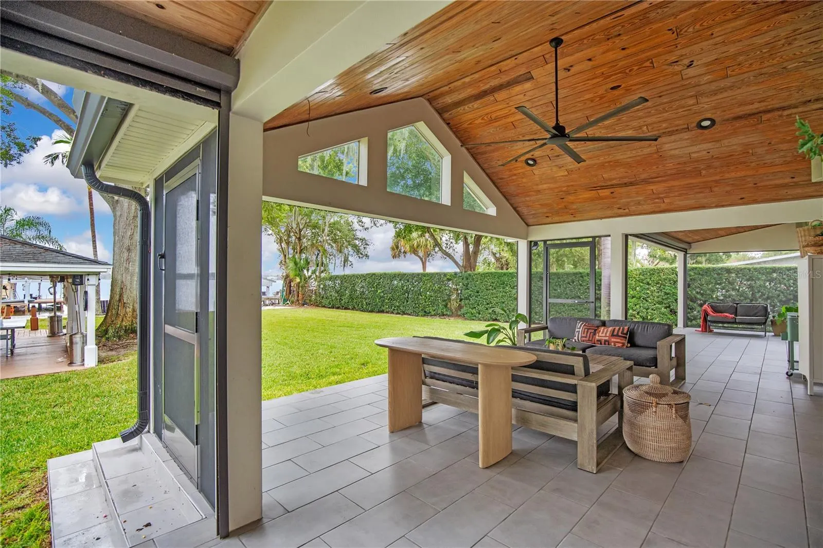 6922 SEMINOLE DR