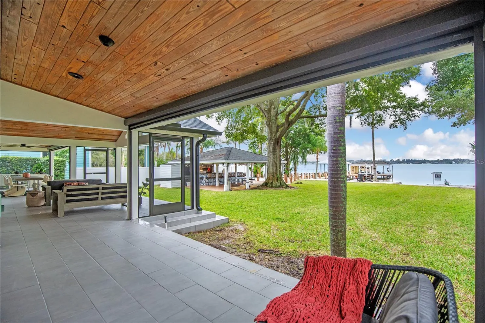6922 SEMINOLE DR