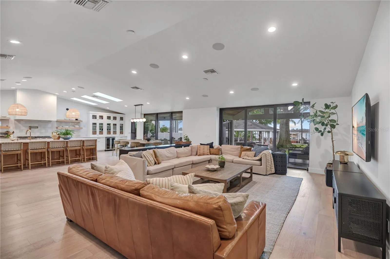 6922 SEMINOLE DR