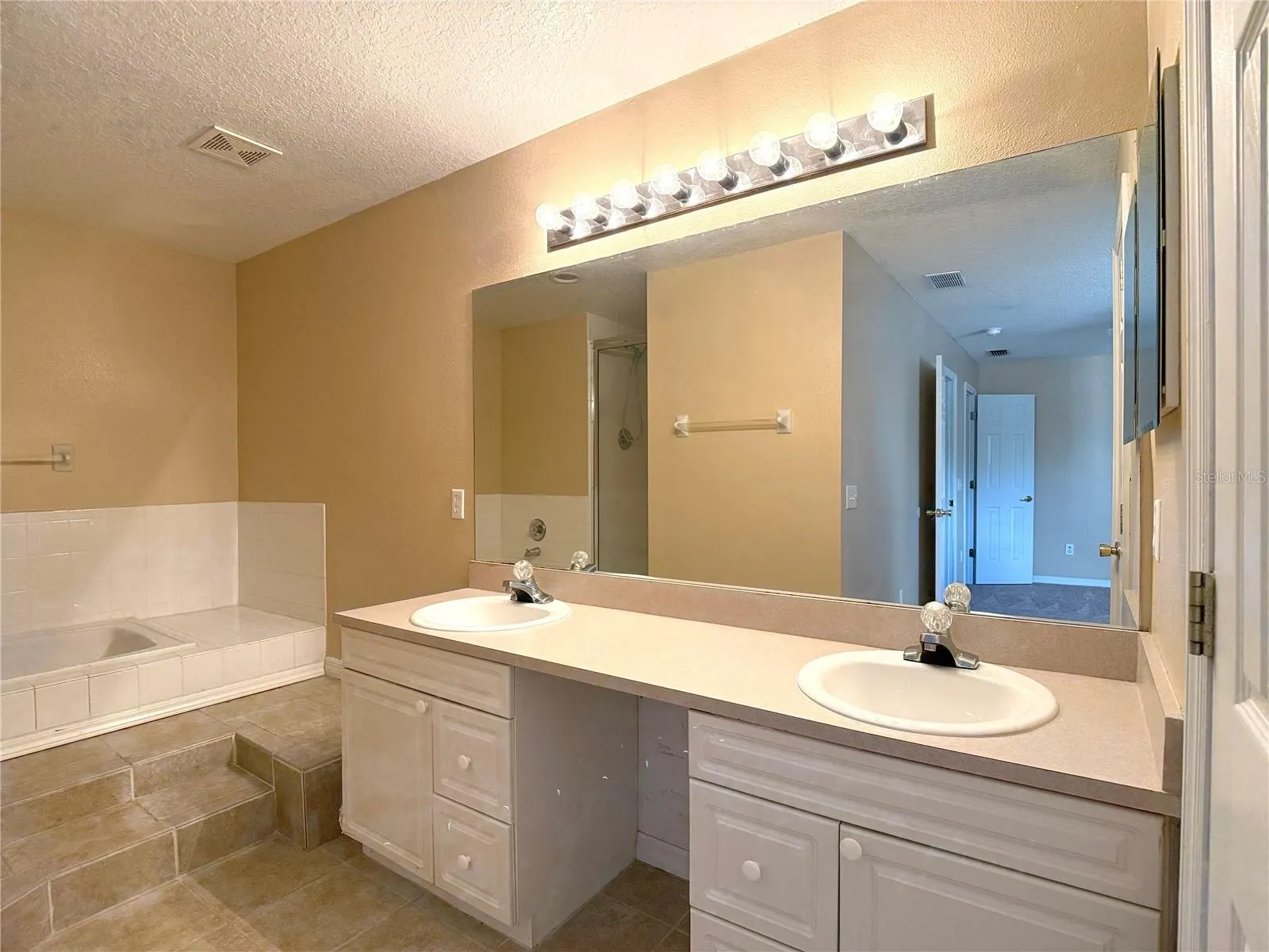 613 COCONUT PALM WAY