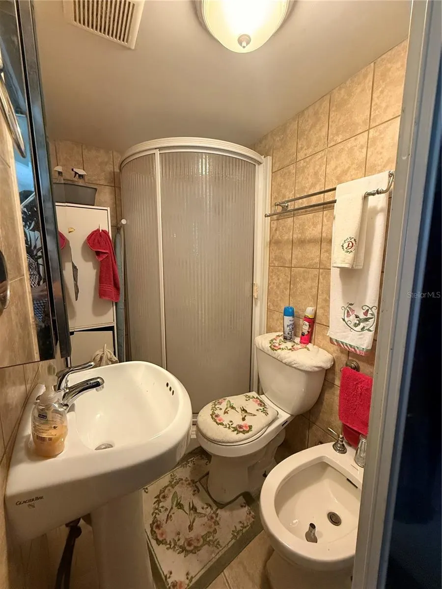 3843 CLUB CIR