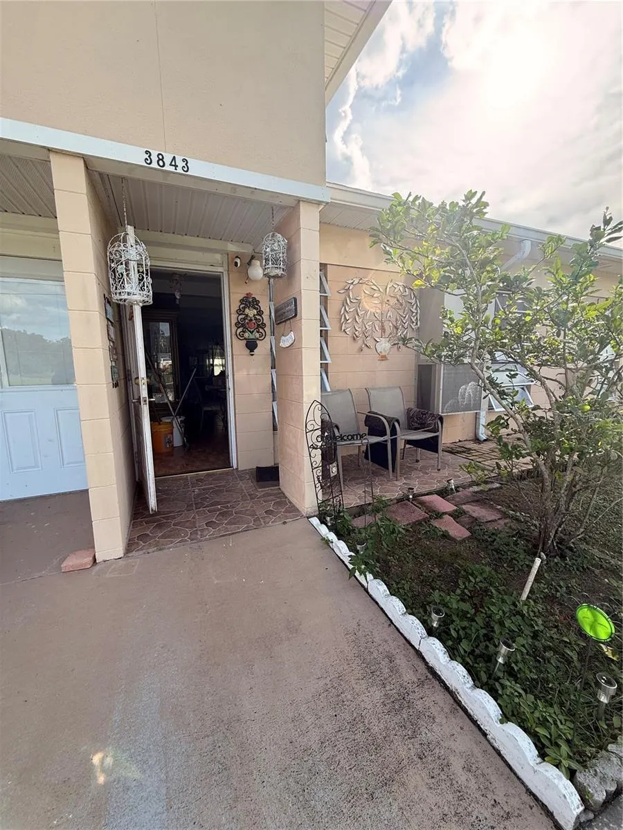 3843 CLUB CIR