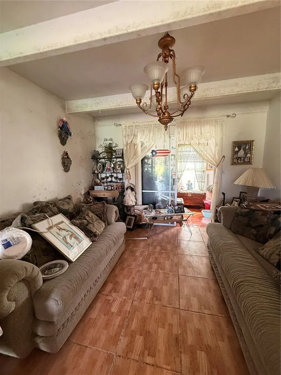 3843 CLUB CIR