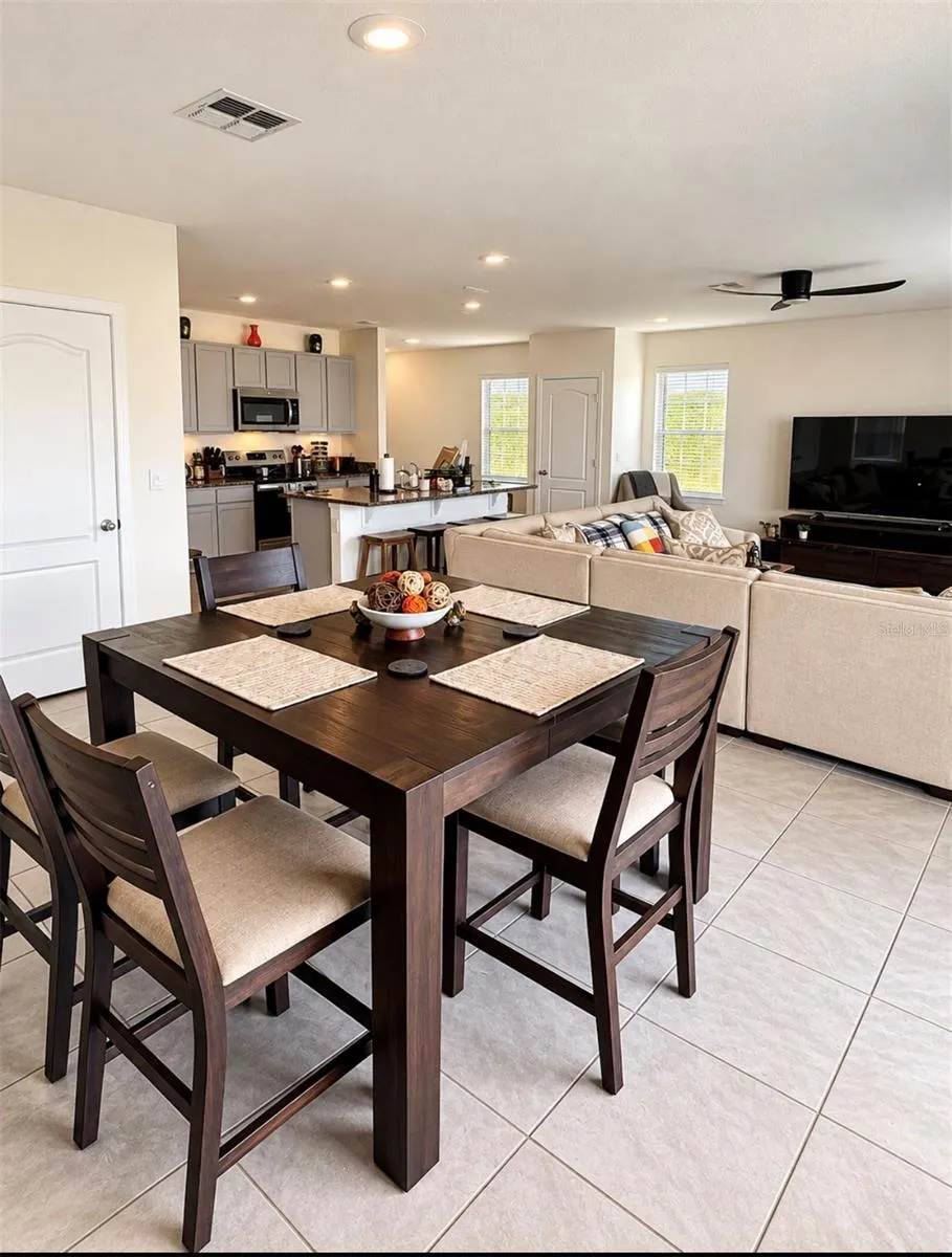 3660 SUNGROVE CIR