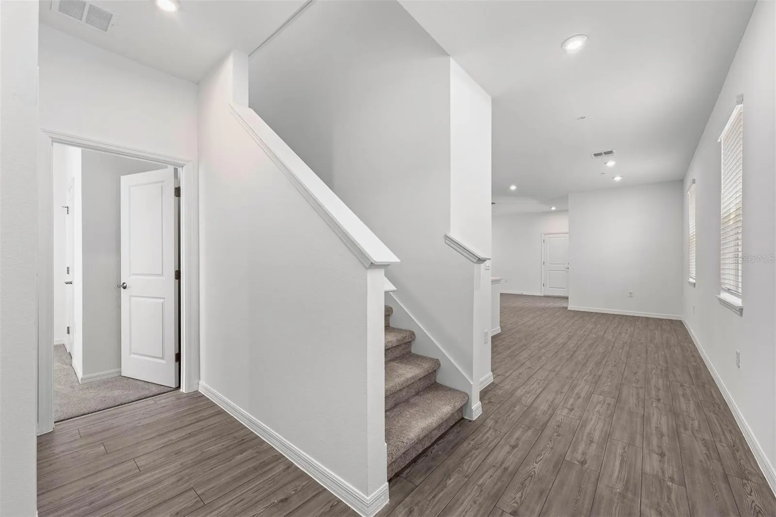 1837 HORSETAIL DR