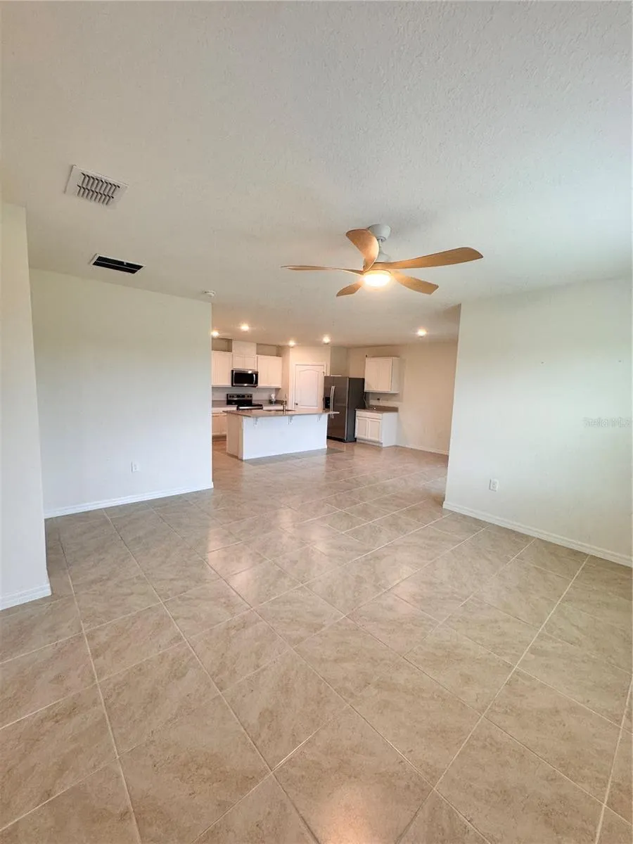 913 AMBLESIDE DR