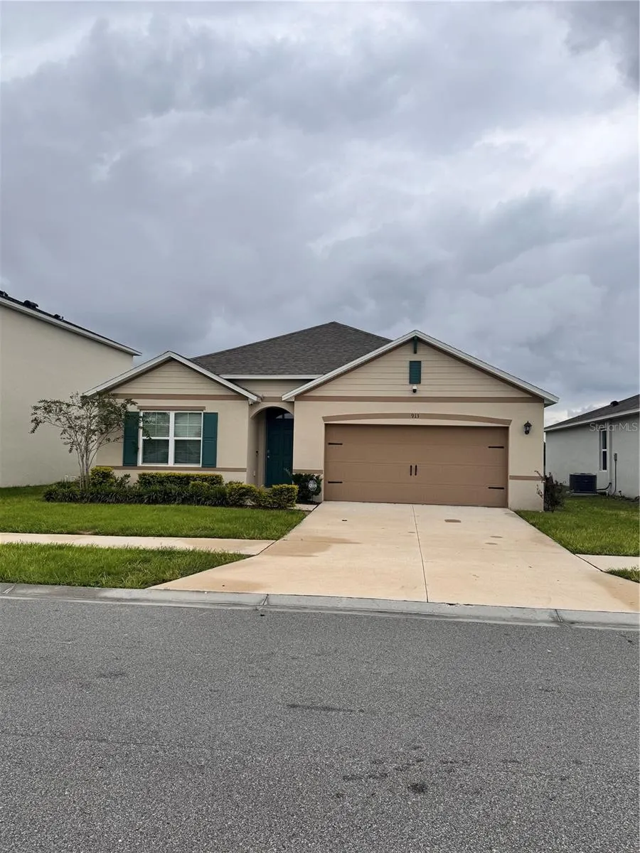 913 AMBLESIDE DR