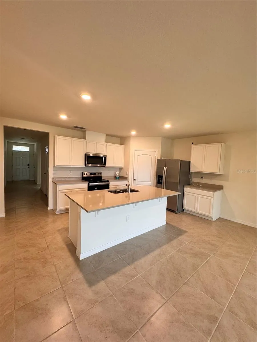 913 AMBLESIDE DR