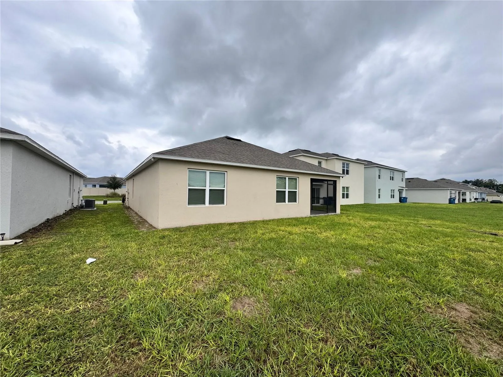 913 AMBLESIDE DR