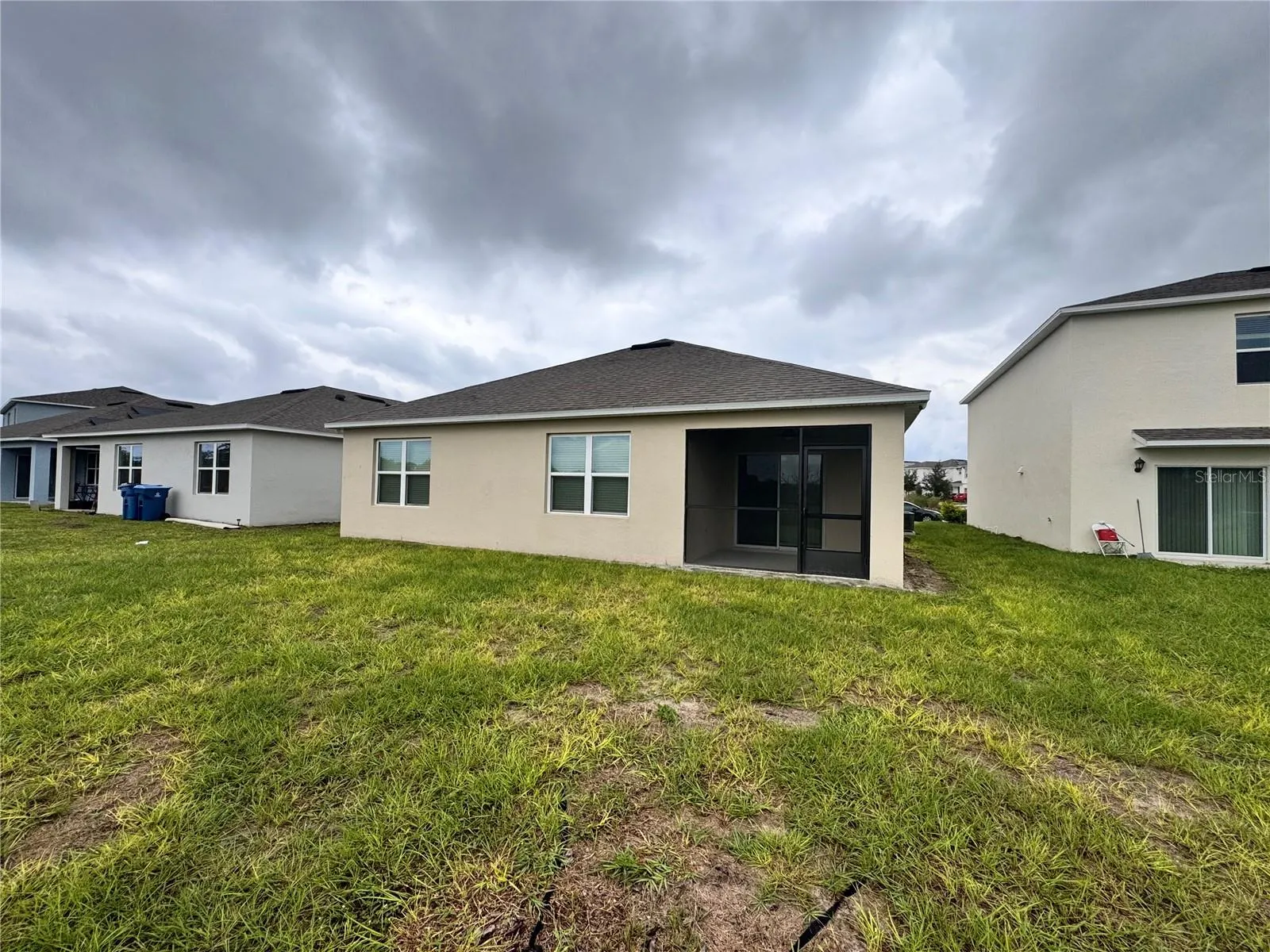 913 AMBLESIDE DR