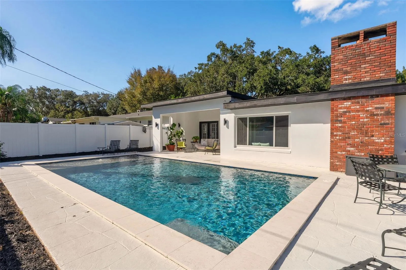1731 GAY DR