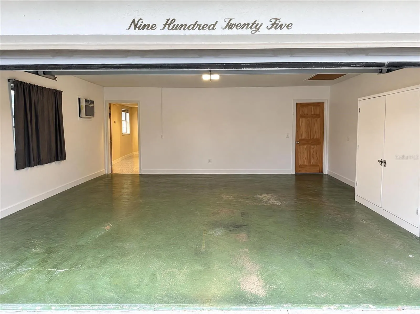925 W CIMMERON DR