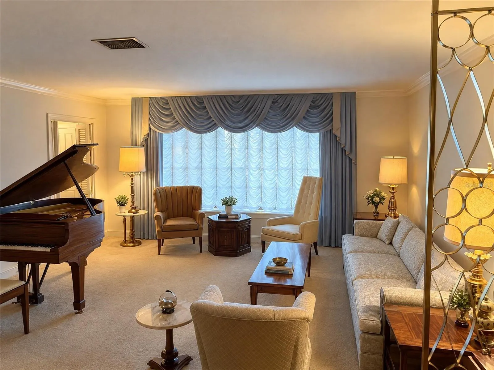 925 W CIMMERON DR