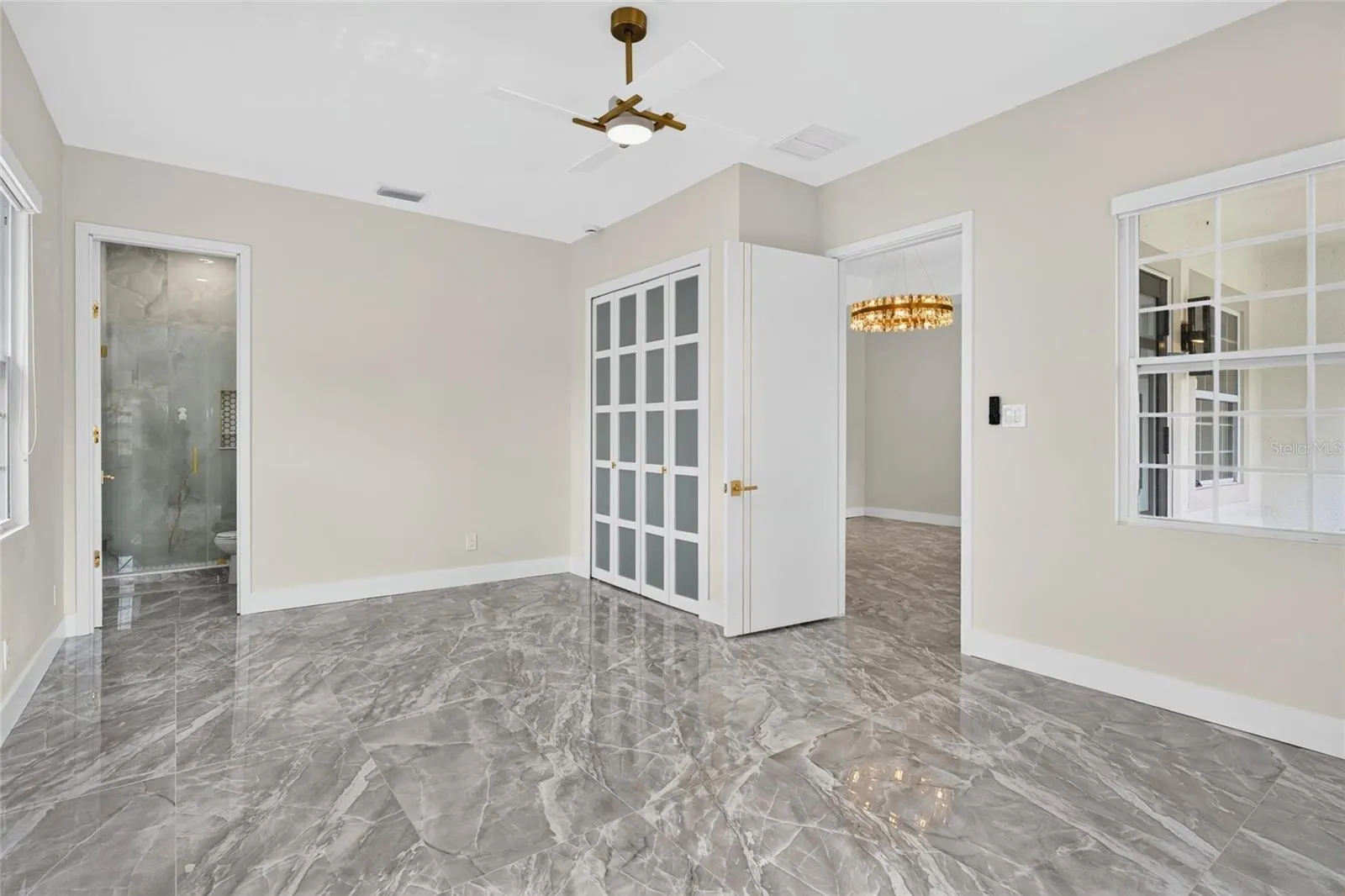 1905 W BURKE ST