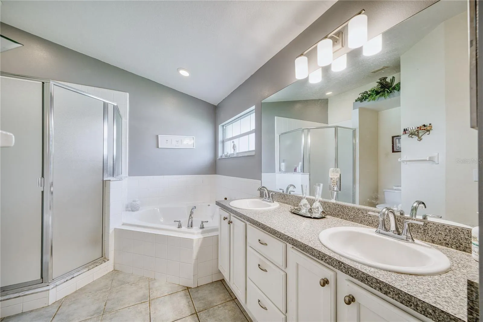 2234 SUMMER RAYE CT