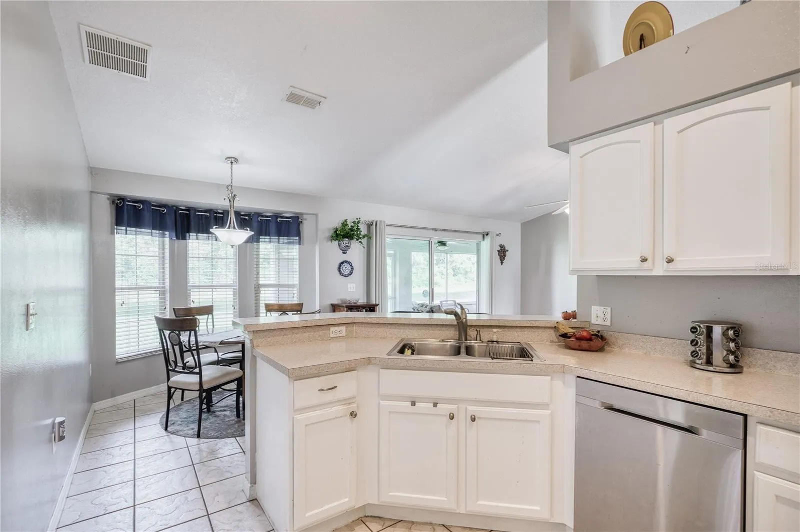 2234 SUMMER RAYE CT