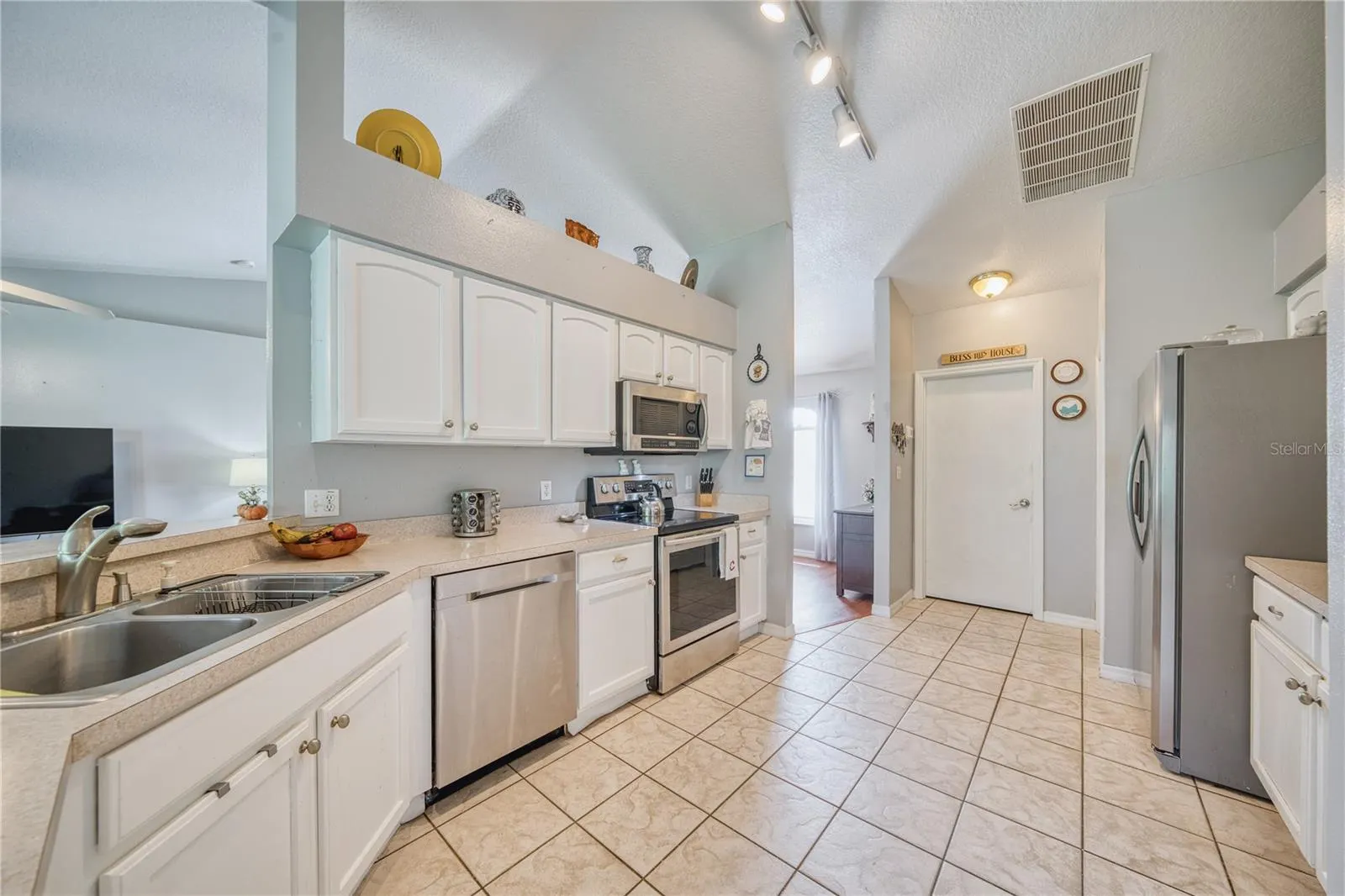 2234 SUMMER RAYE CT