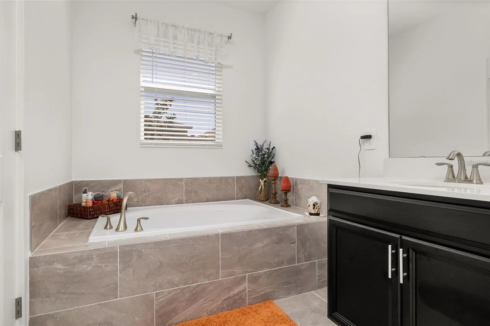 1739 GOOD NEIGHBOR LOOP