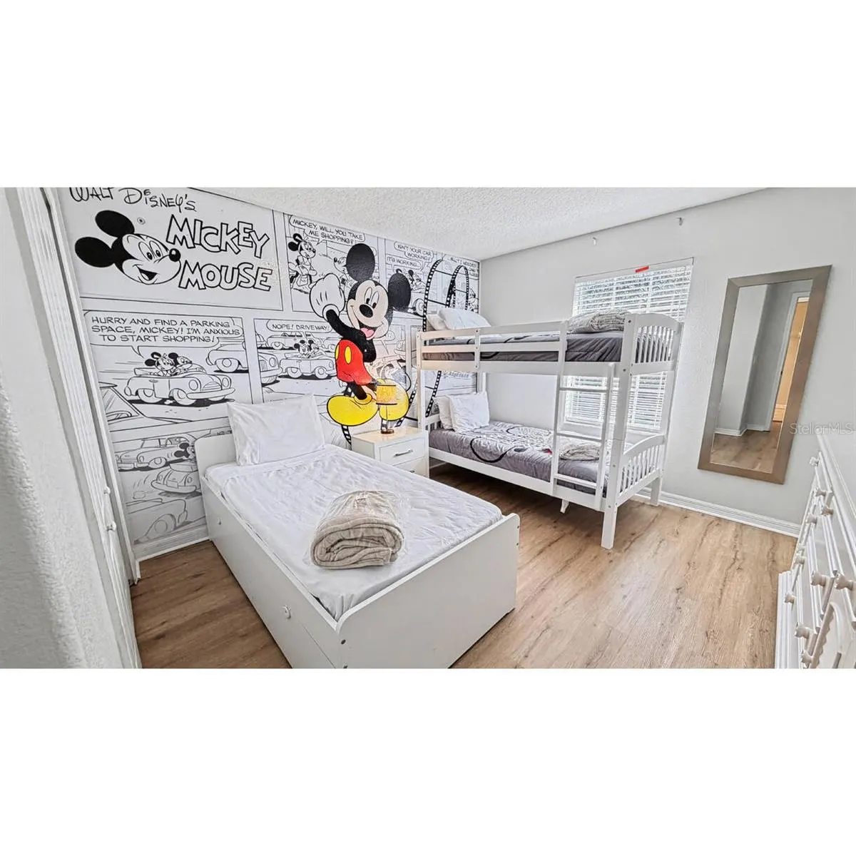2967 BANANA PALM DR