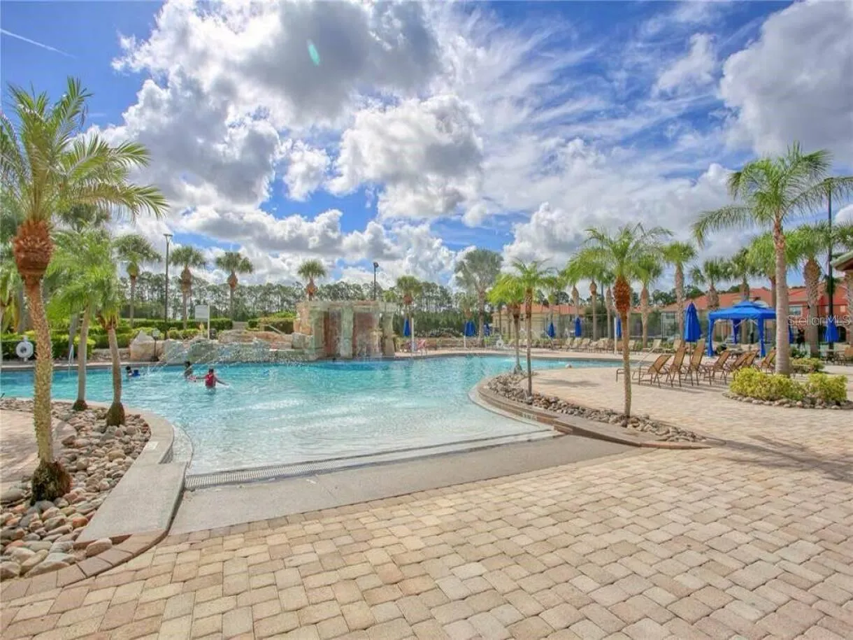 2967 BANANA PALM DR