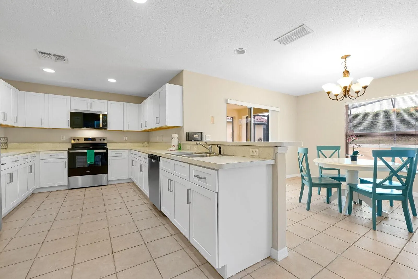 441 ROBIN RD