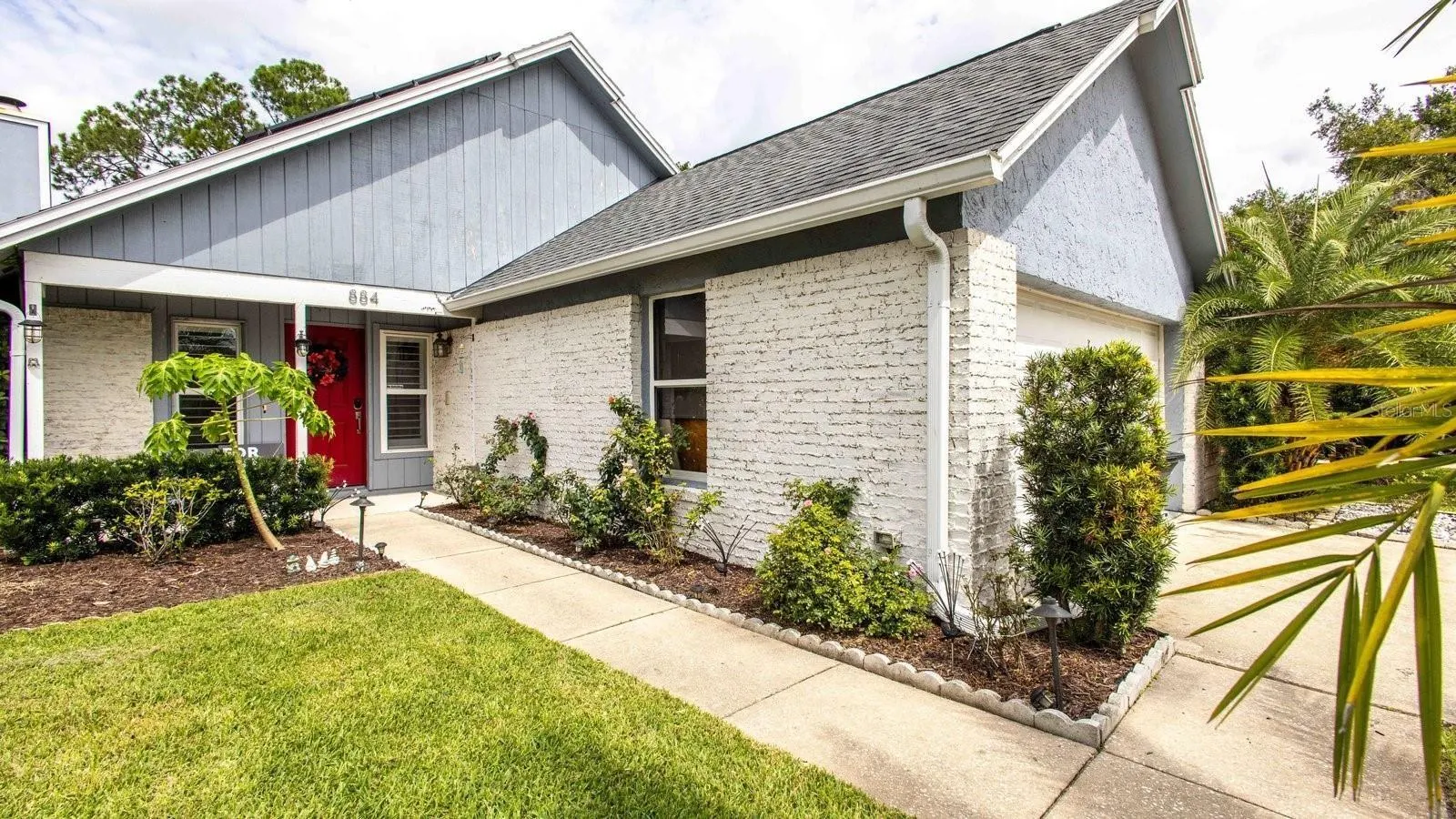 884 N LAKE STERLING CT