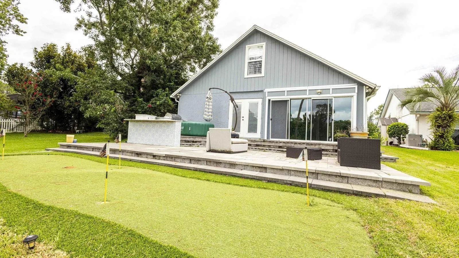 884 N LAKE STERLING CT