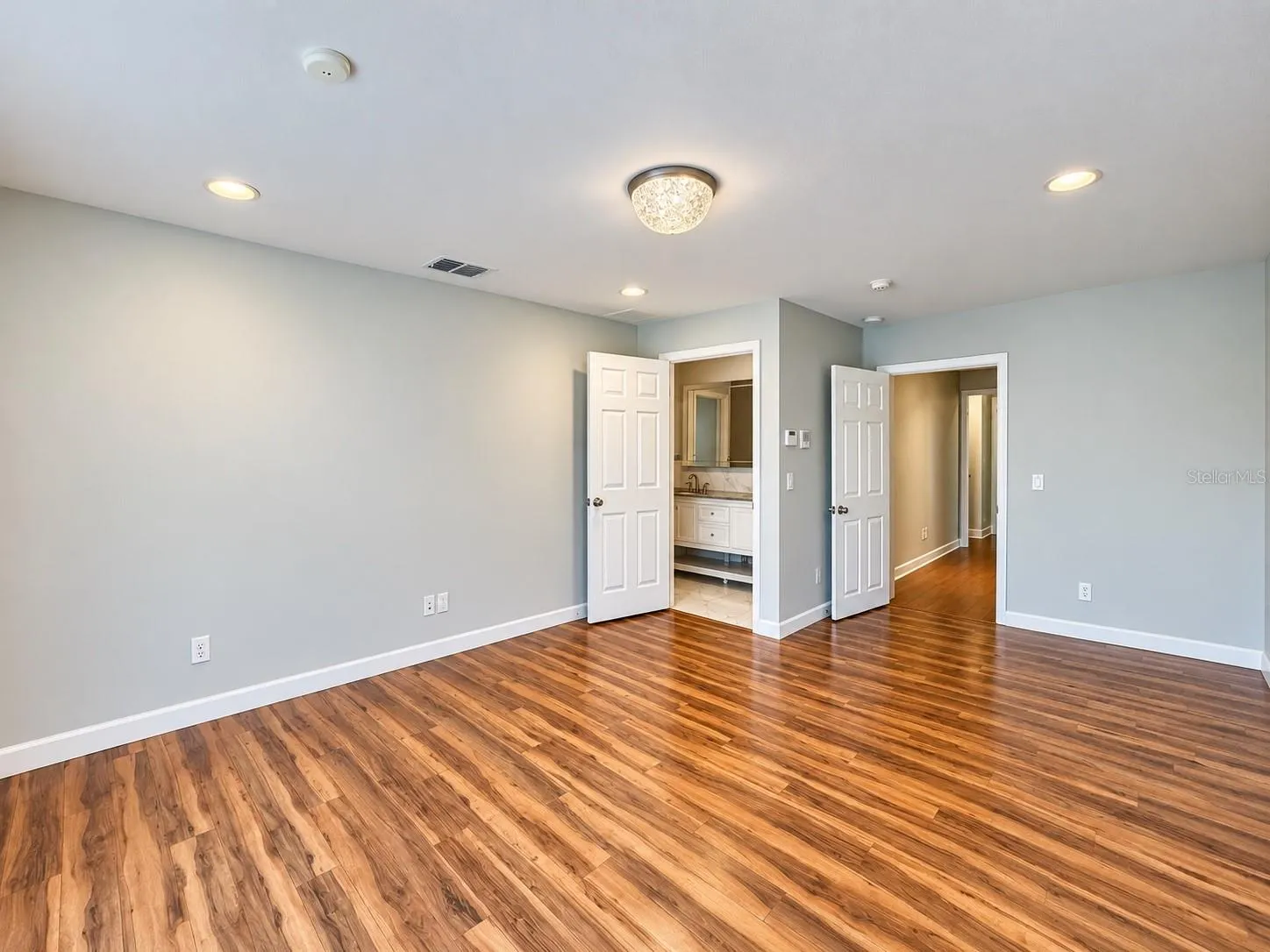 884 N LAKE STERLING CT