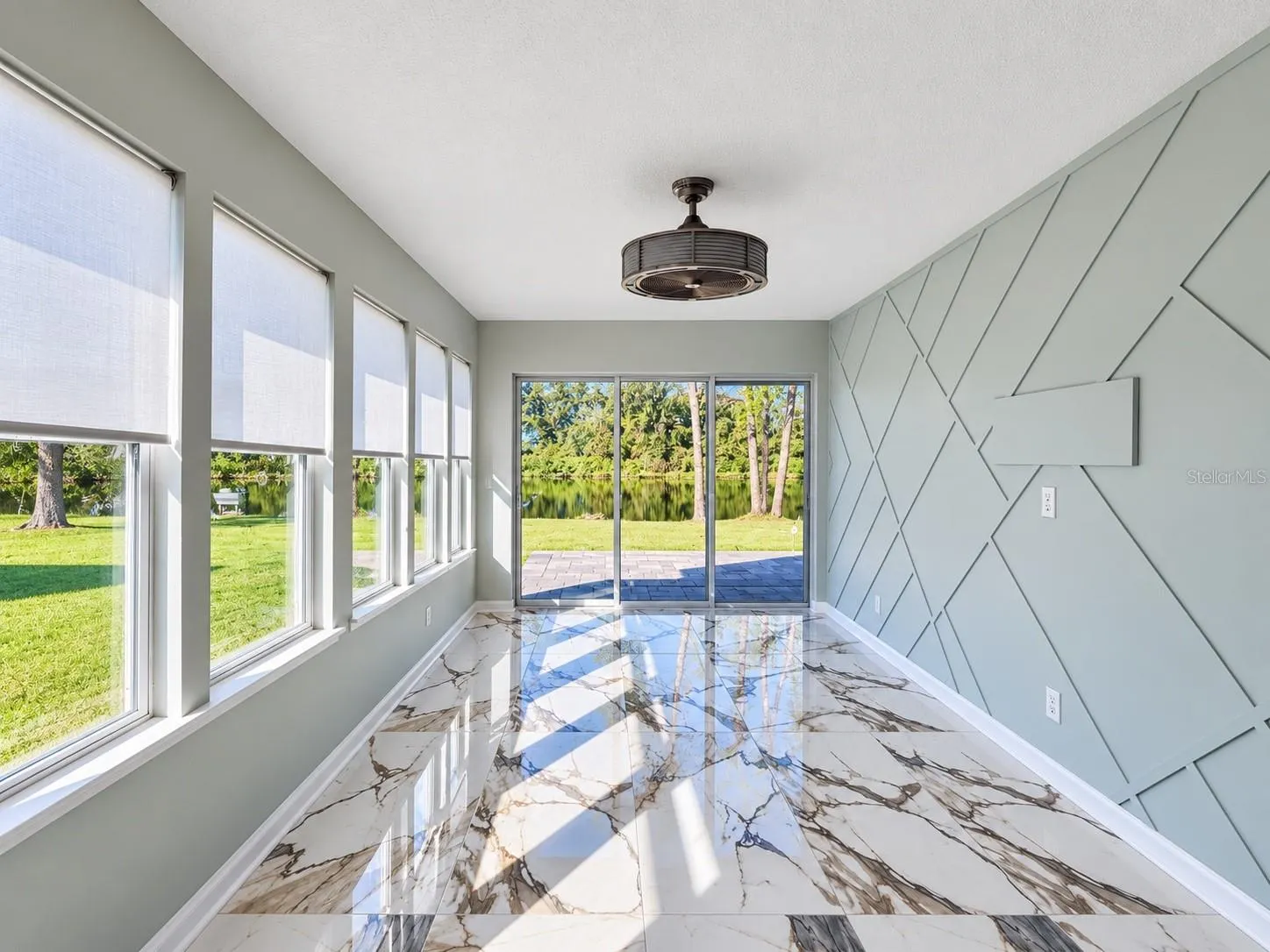 884 N LAKE STERLING CT