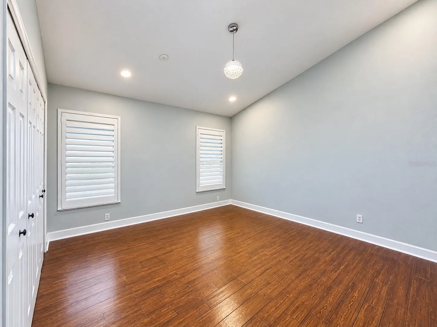 884 N LAKE STERLING CT