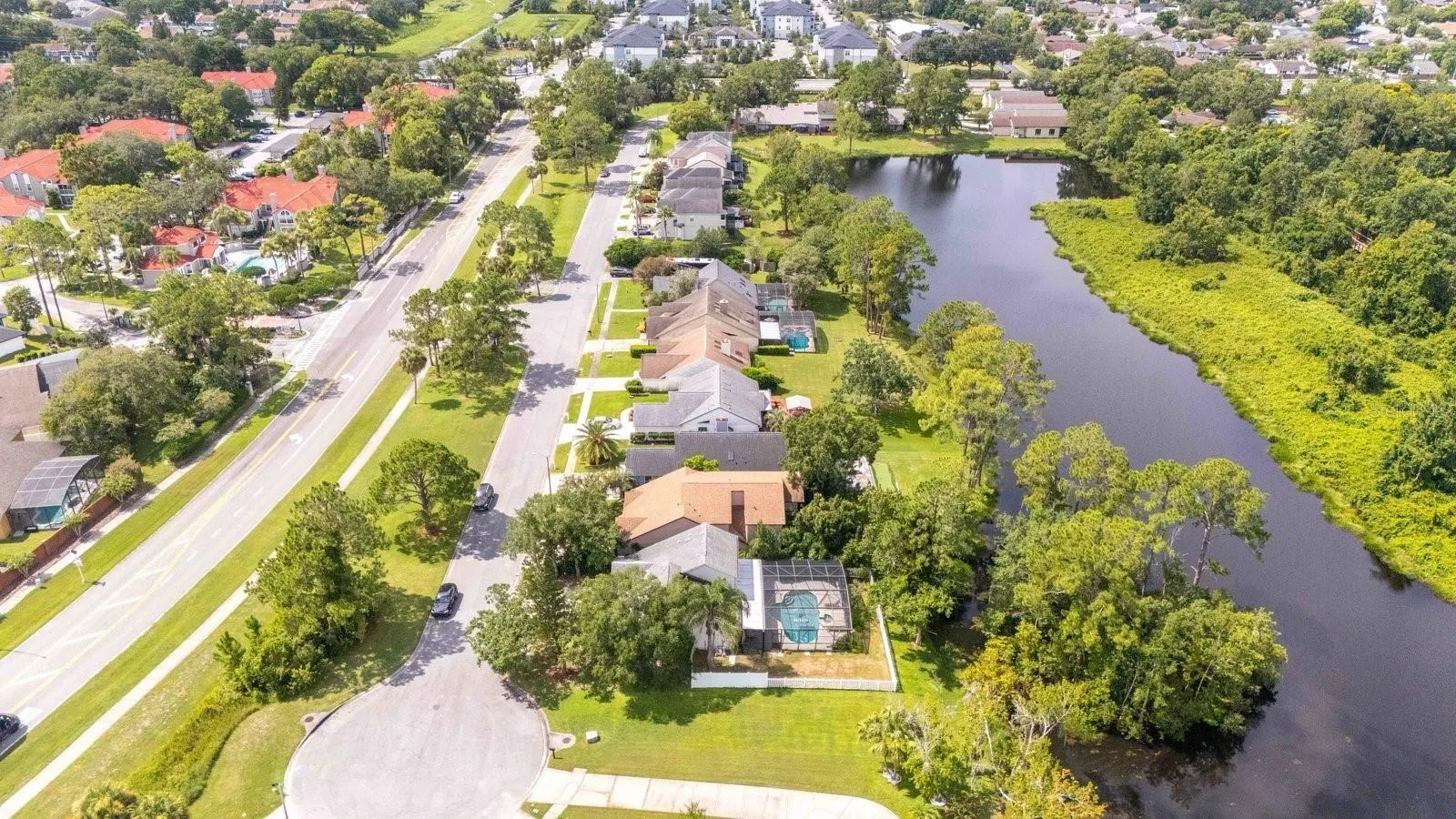 884 N LAKE STERLING CT