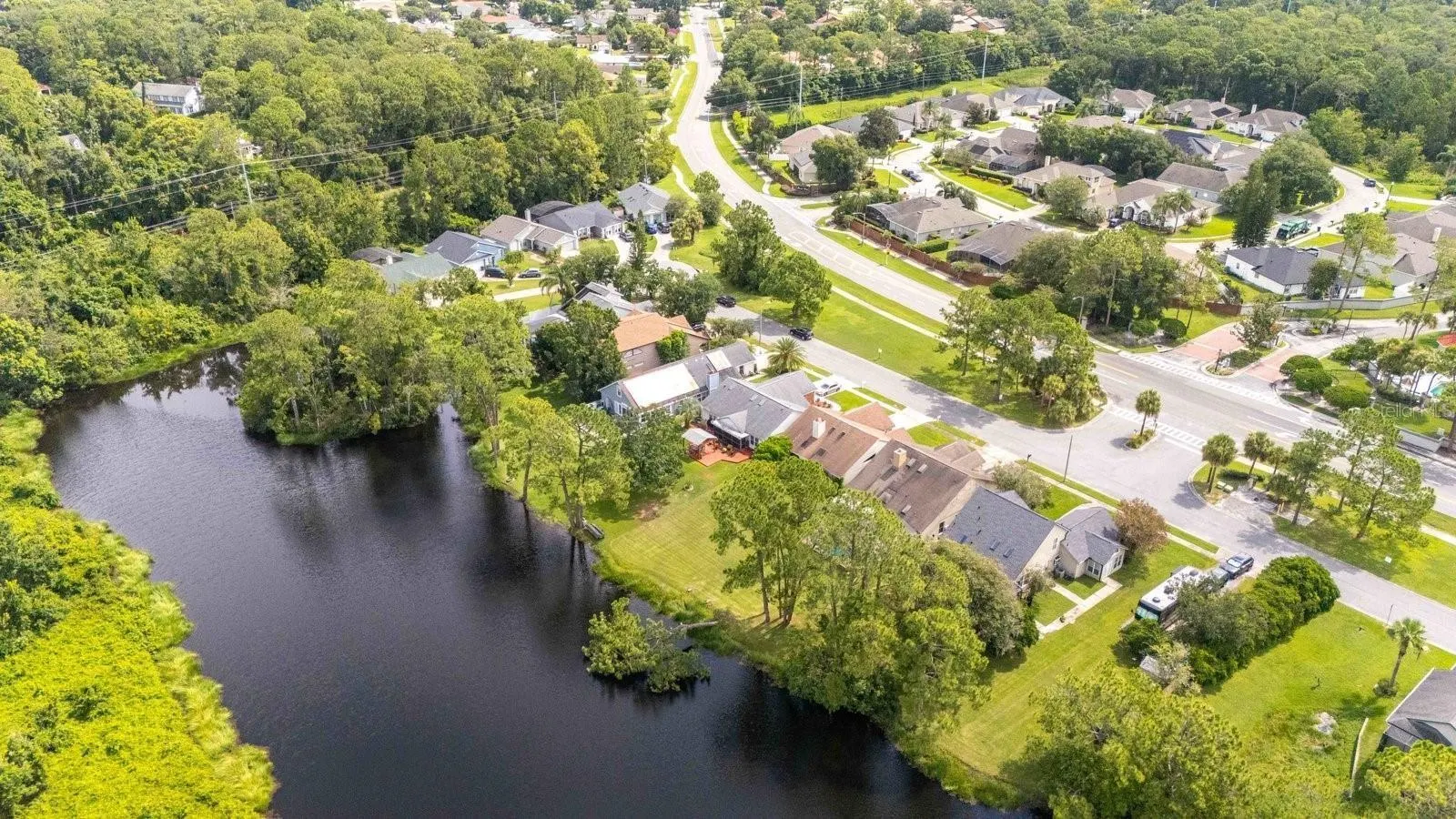 884 N LAKE STERLING CT