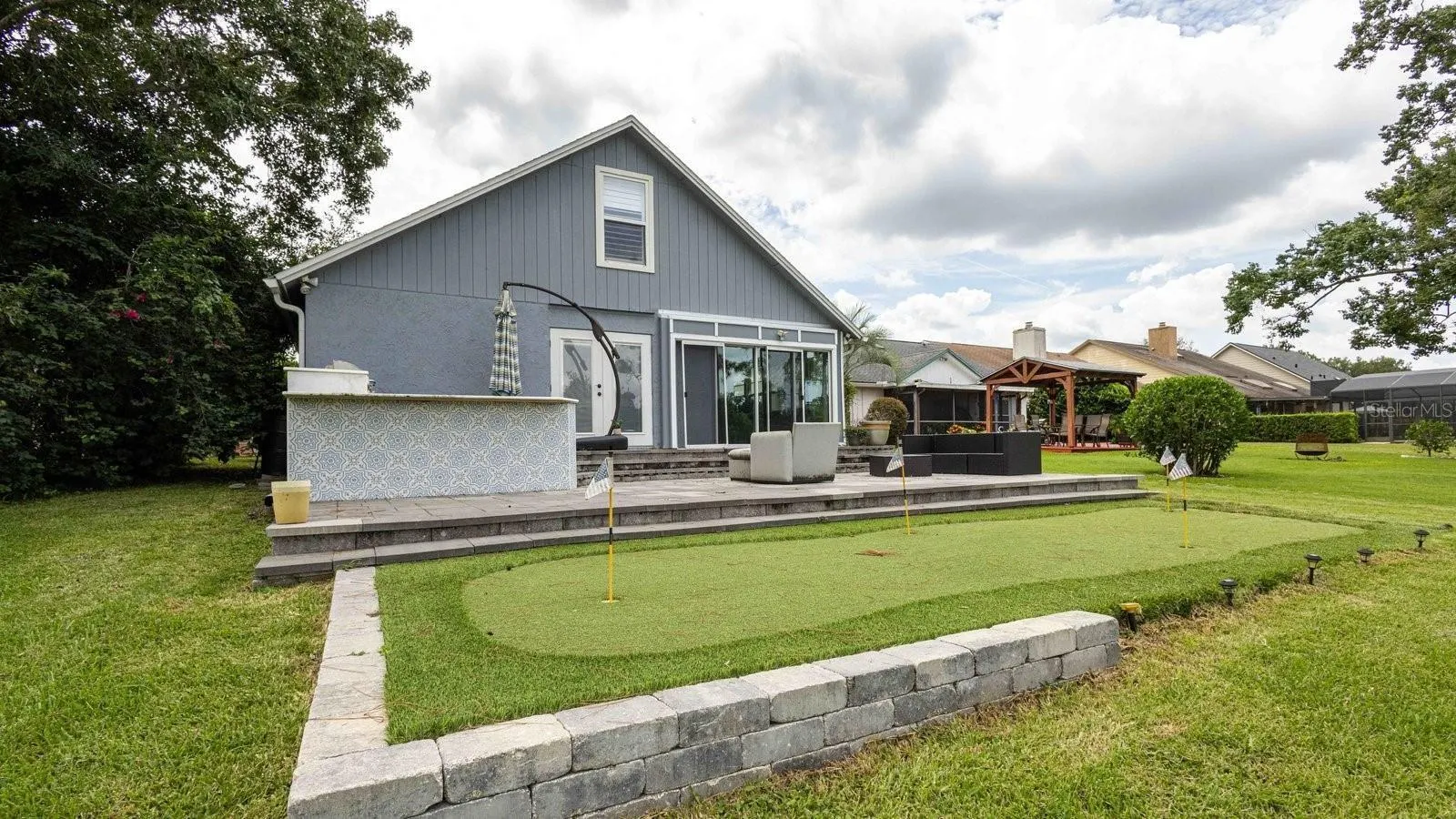 884 N LAKE STERLING CT