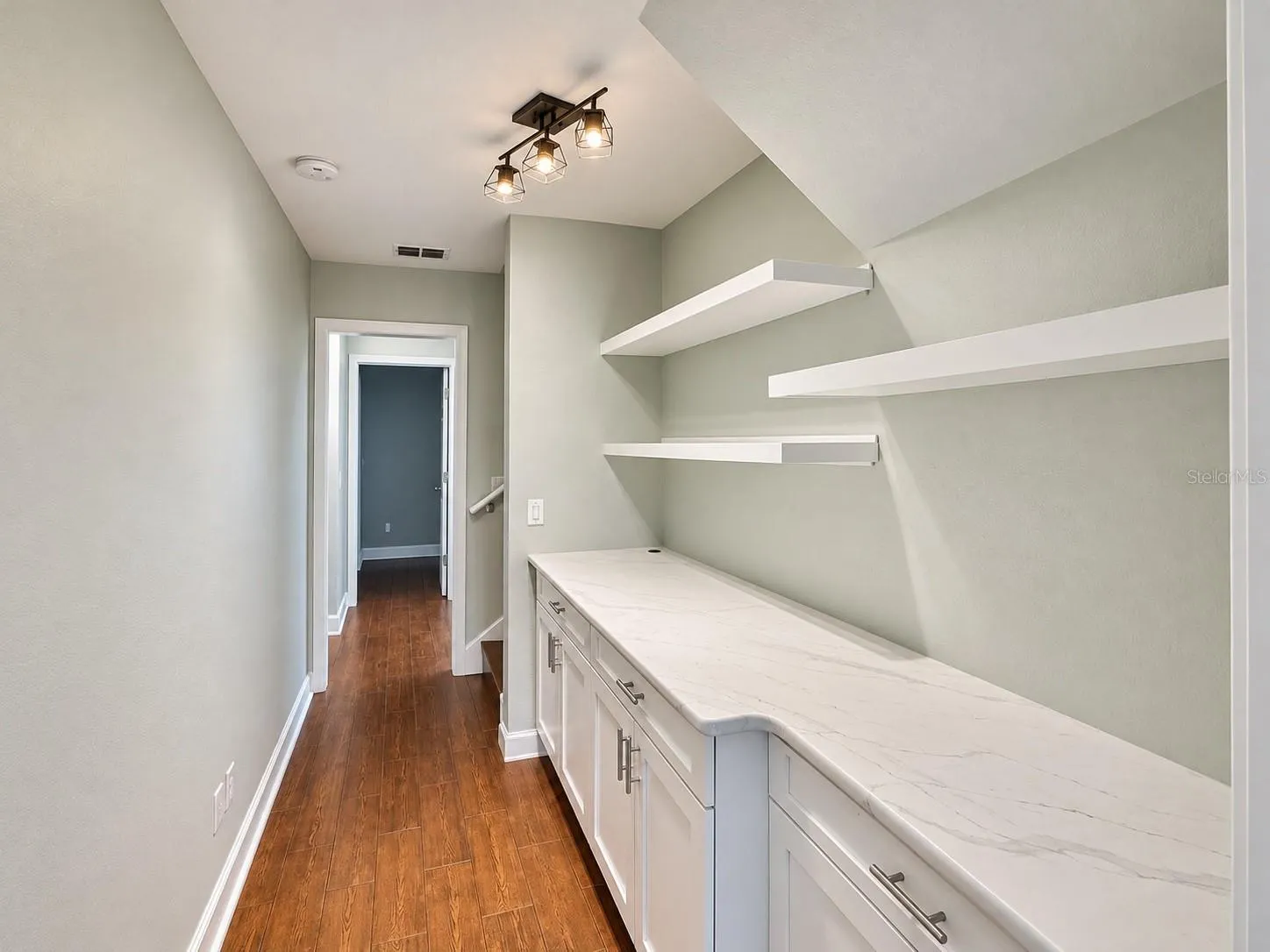 884 N LAKE STERLING CT