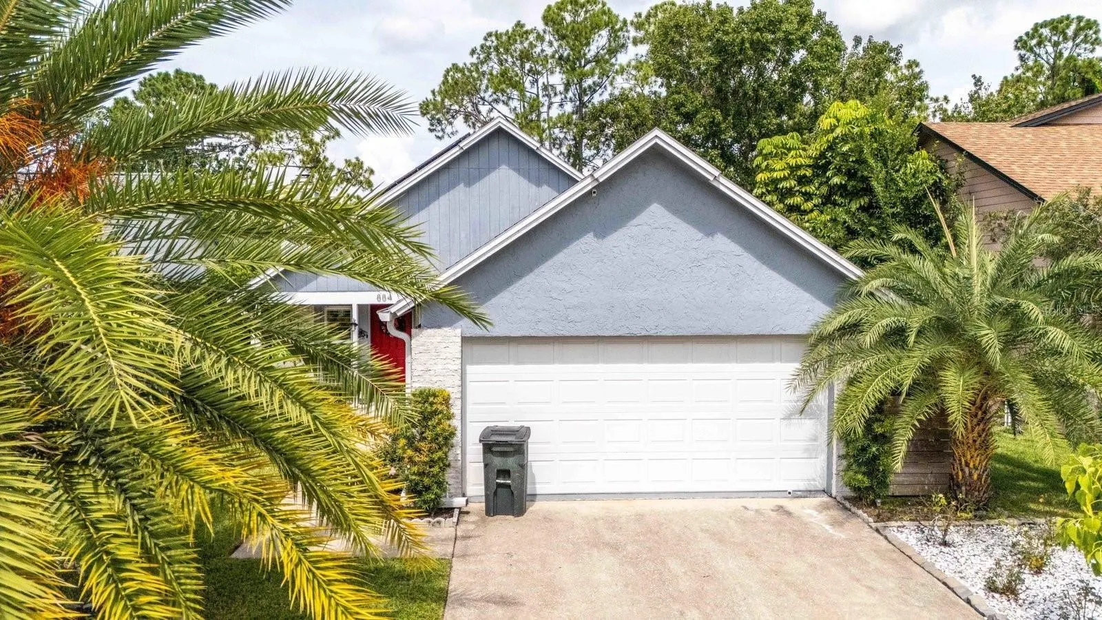 884 N LAKE STERLING CT