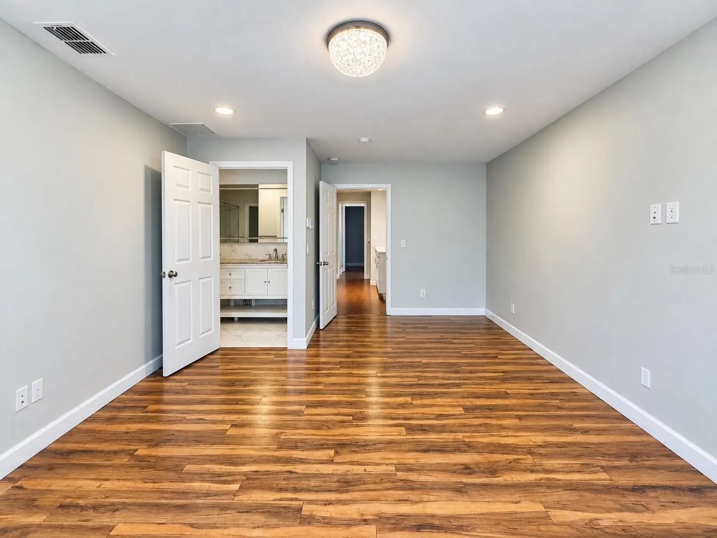 884 N LAKE STERLING CT