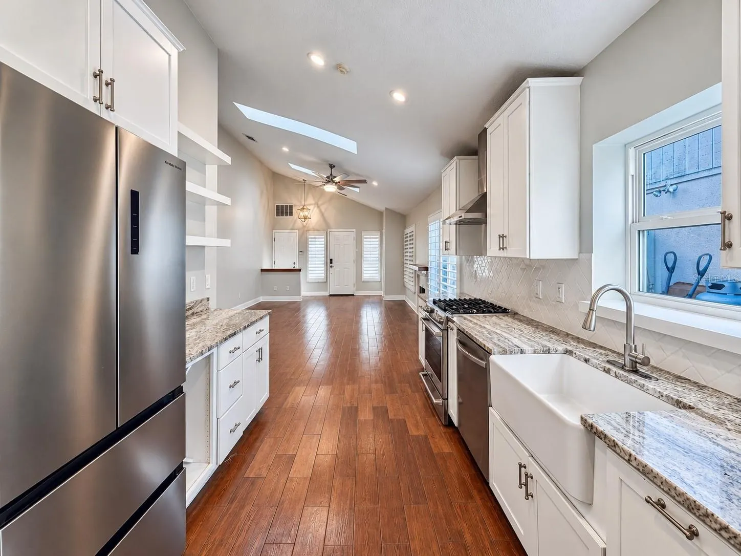 884 N LAKE STERLING CT
