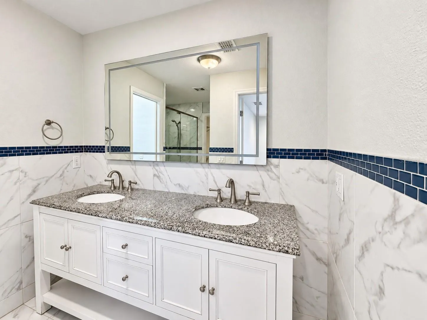884 N LAKE STERLING CT