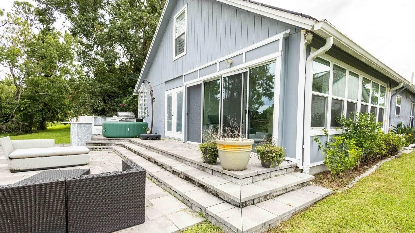 884 N LAKE STERLING CT