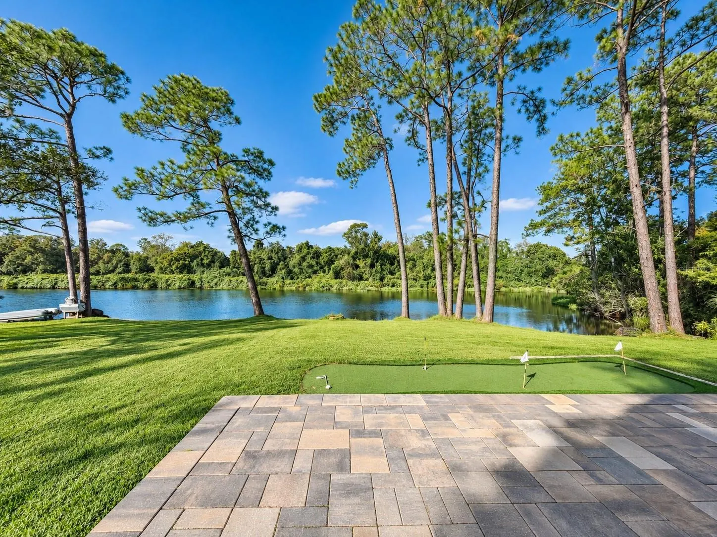 884 N LAKE STERLING CT