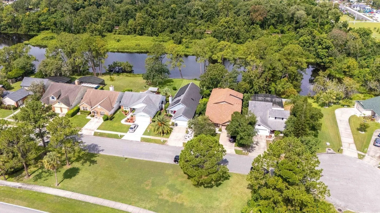 884 N LAKE STERLING CT