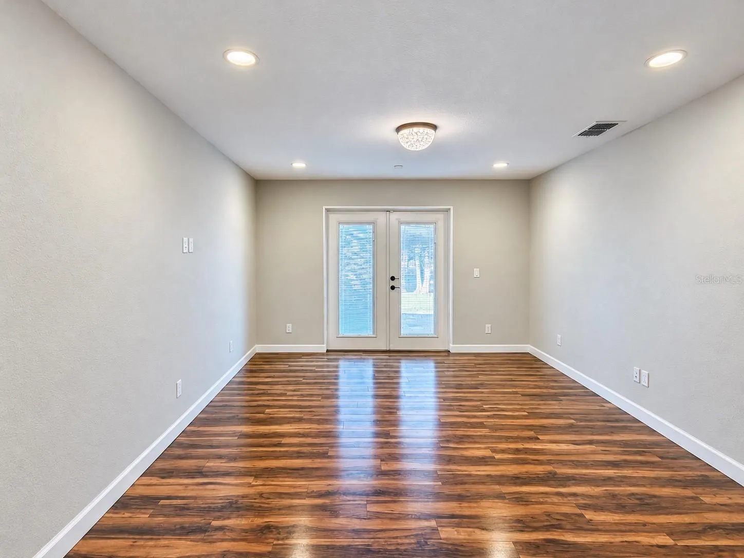 884 N LAKE STERLING CT