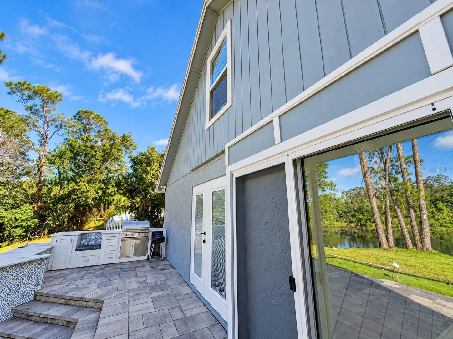 884 N LAKE STERLING CT