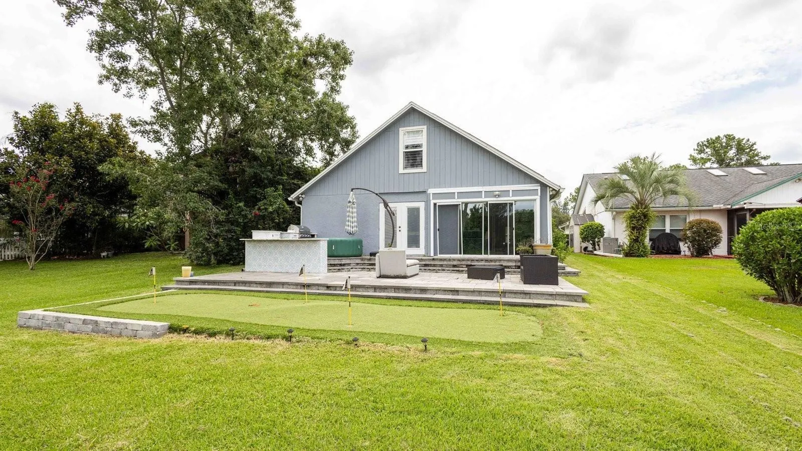 884 N LAKE STERLING CT