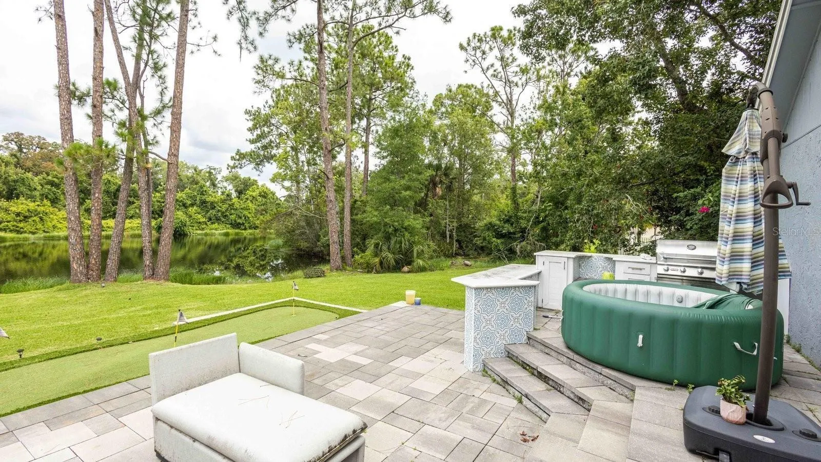 884 N LAKE STERLING CT