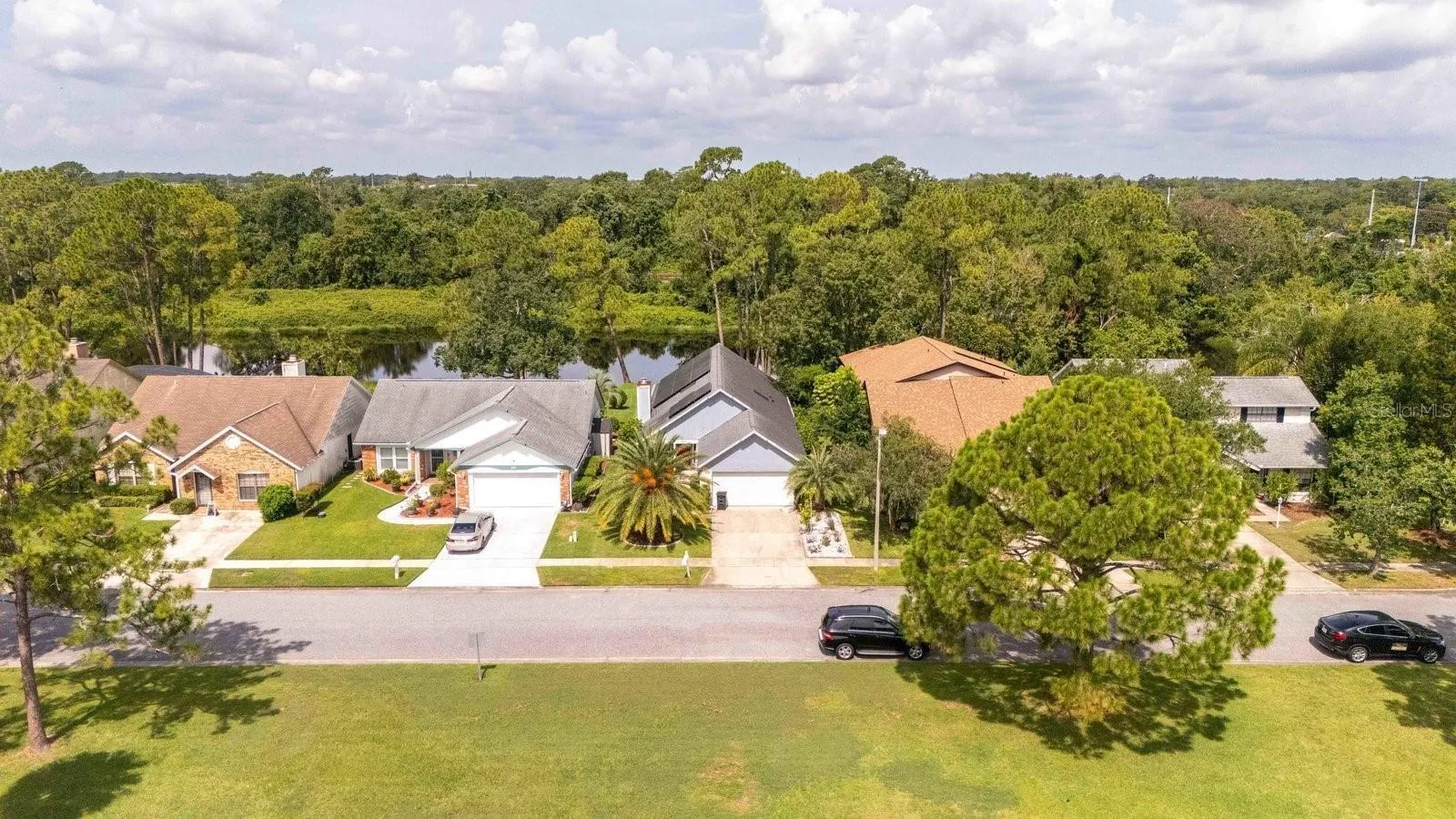 884 N LAKE STERLING CT
